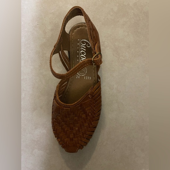 Cucos Sandals - Picture 4 of 5